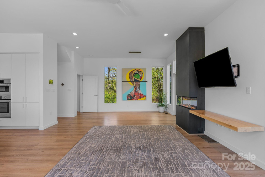 302 Broad Vista Ln Asheville, NC 28804