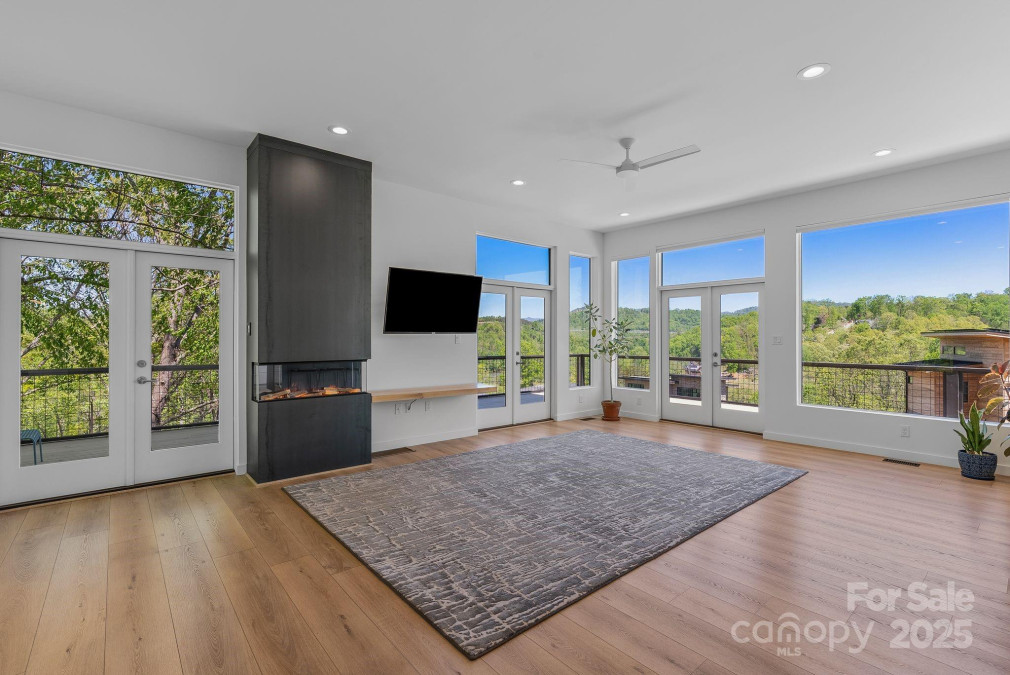 302 Broad Vista Ln Asheville, NC 28804