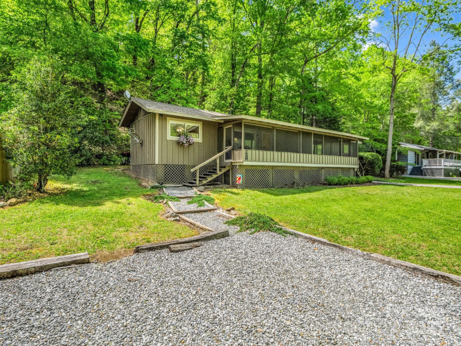128 Winding Creek Ct Lake Lure, NC 28746
