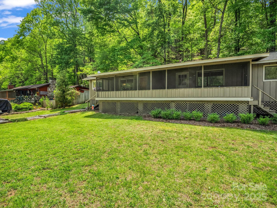 128 Winding Creek Ct Lake Lure, NC 28746