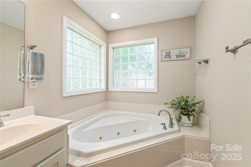 1542 Crowders Woods Dr Gastonia, NC 28052