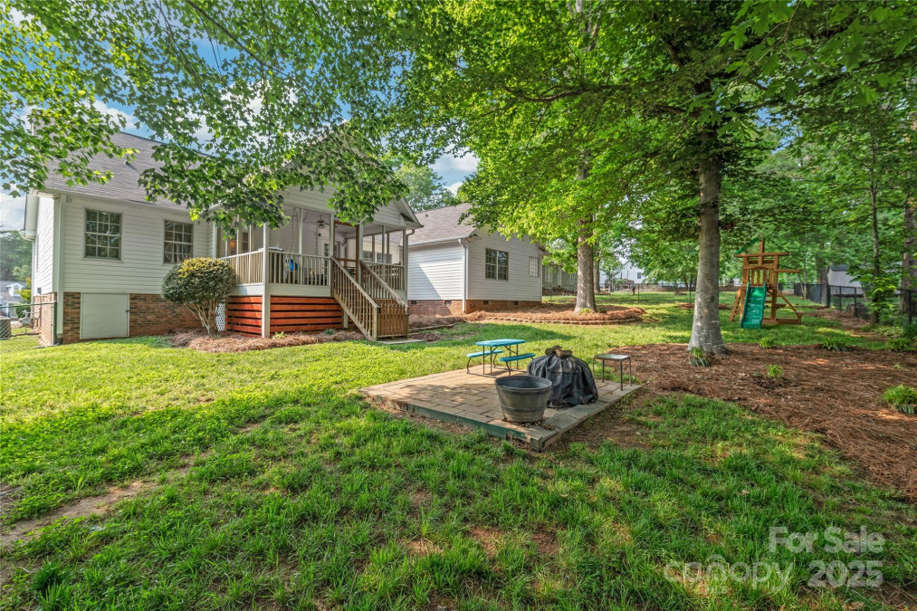 1542 Crowders Woods Dr Gastonia, NC 28052