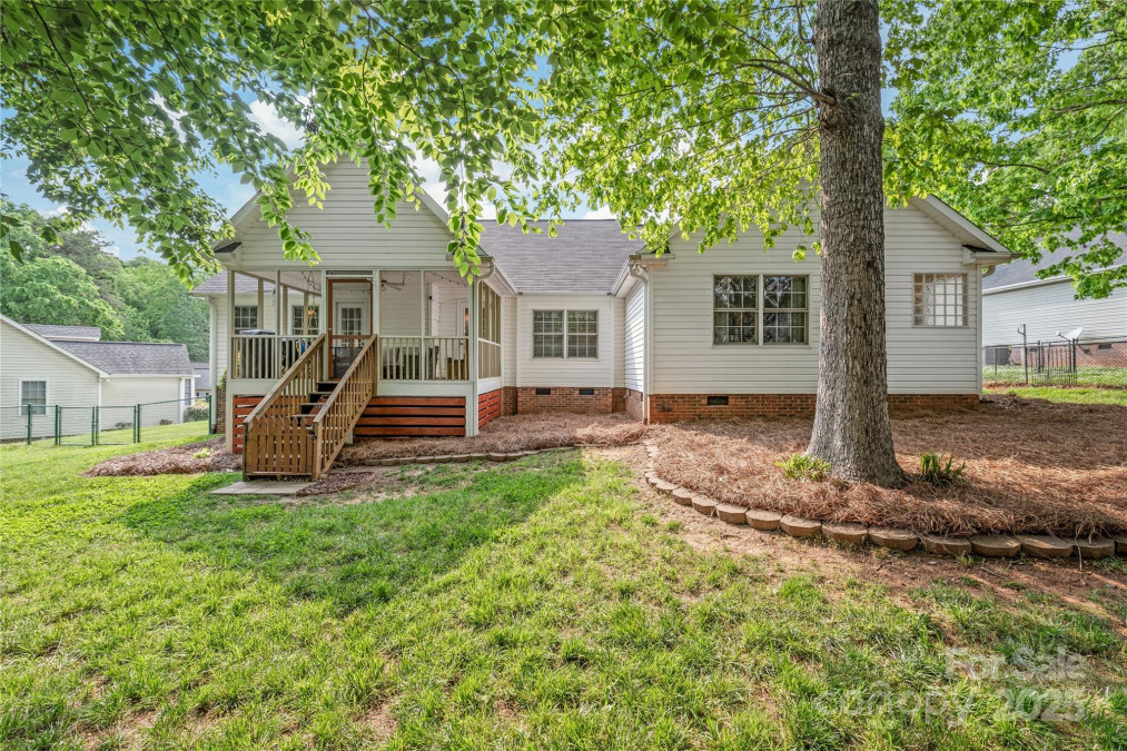 1542 Crowders Woods Dr Gastonia, NC 28052