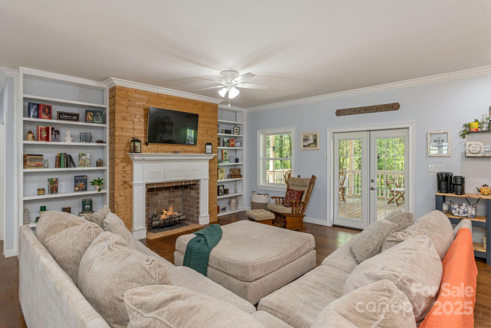 301 Wagram Pl Hendersonville, NC 28739