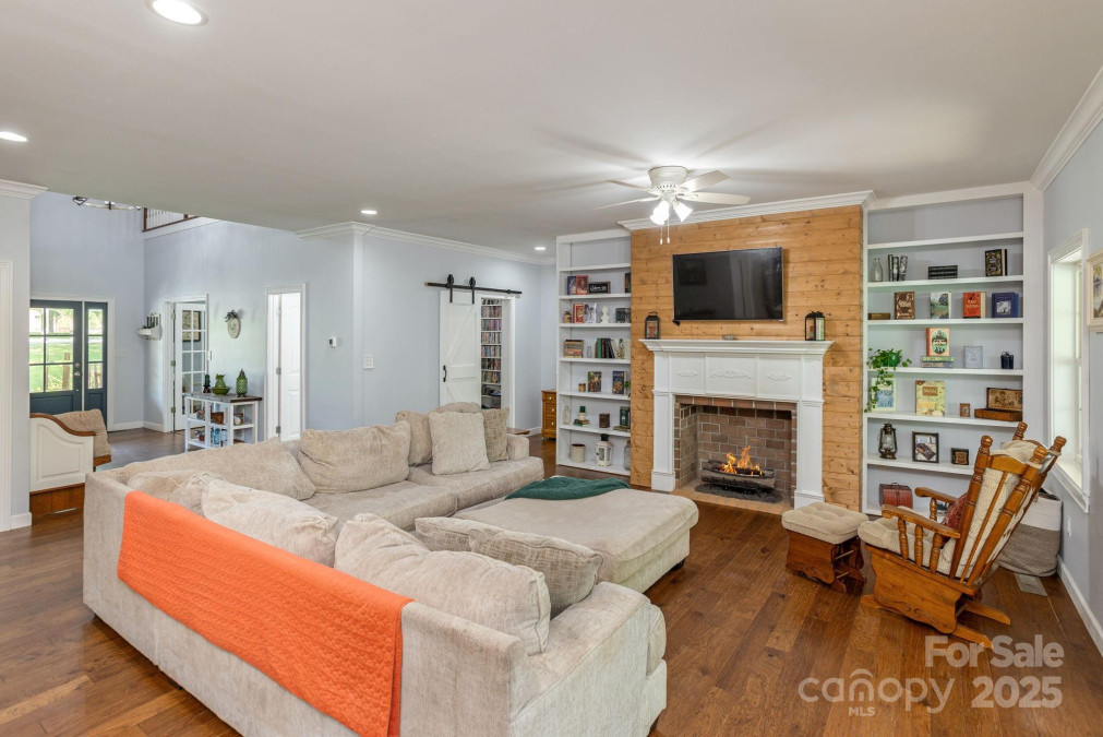 301 Wagram Pl Hendersonville, NC 28739