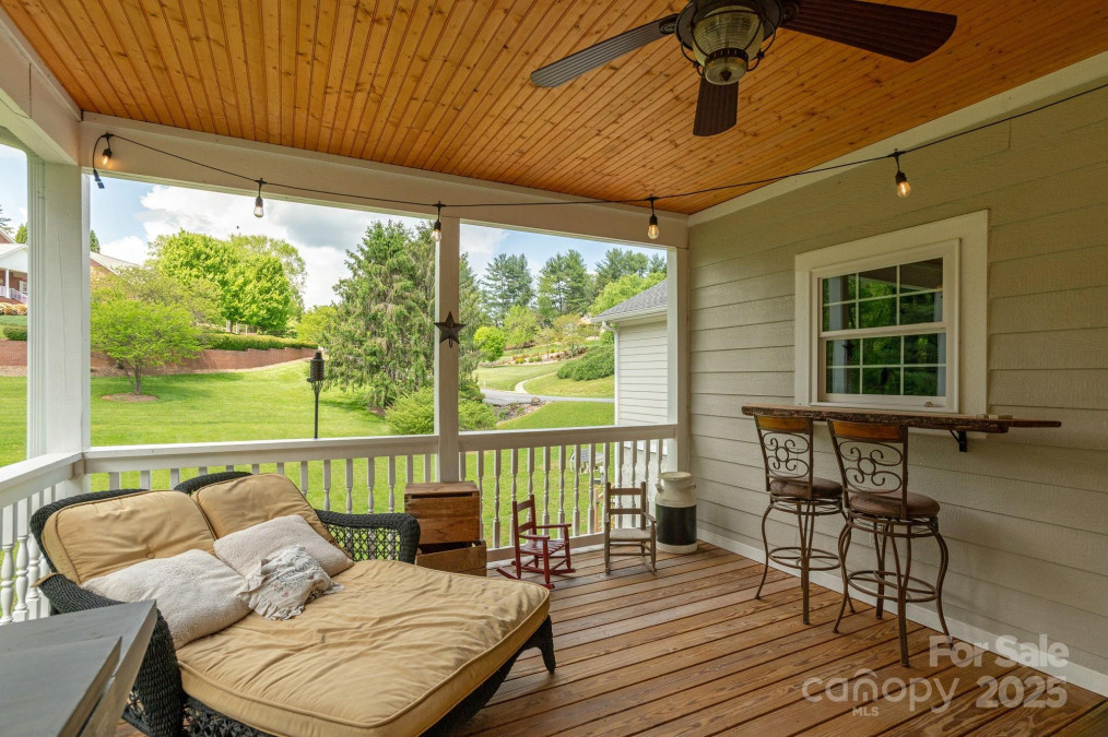 301 Wagram Pl Hendersonville, NC 28739