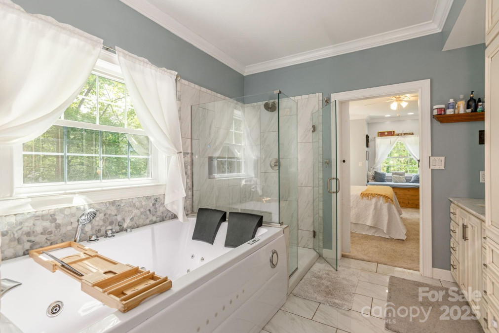 301 Wagram Pl Hendersonville, NC 28739