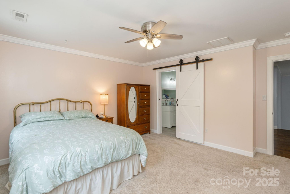 301 Wagram Pl Hendersonville, NC 28739