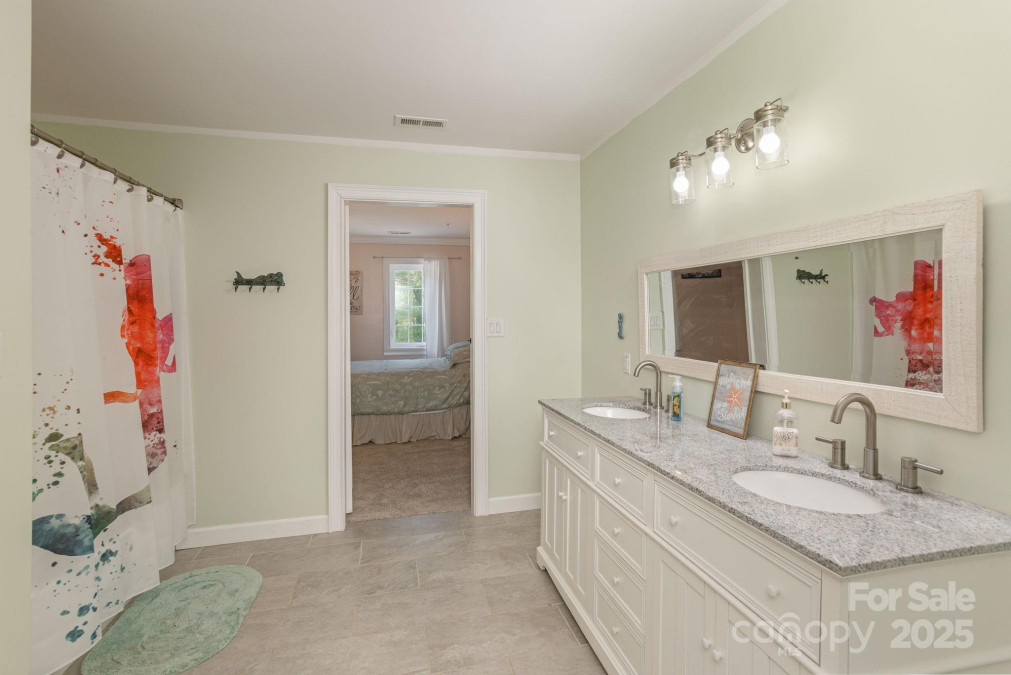 301 Wagram Pl Hendersonville, NC 28739