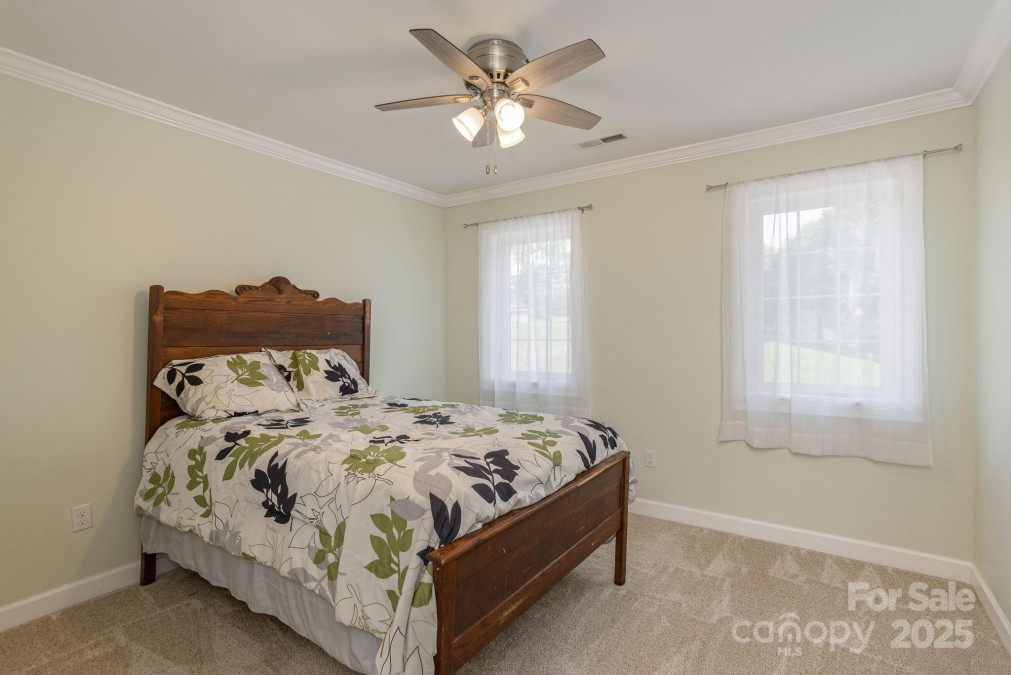 301 Wagram Pl Hendersonville, NC 28739
