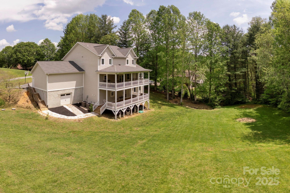 301 Wagram Pl Hendersonville, NC 28739