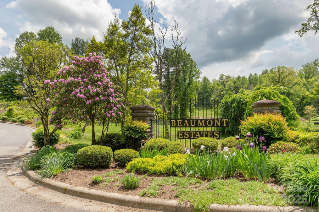 301 Wagram Pl Hendersonville, NC 28739