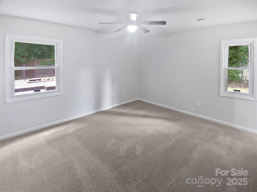 8600 Eaglewind Dr Charlotte, NC 28212