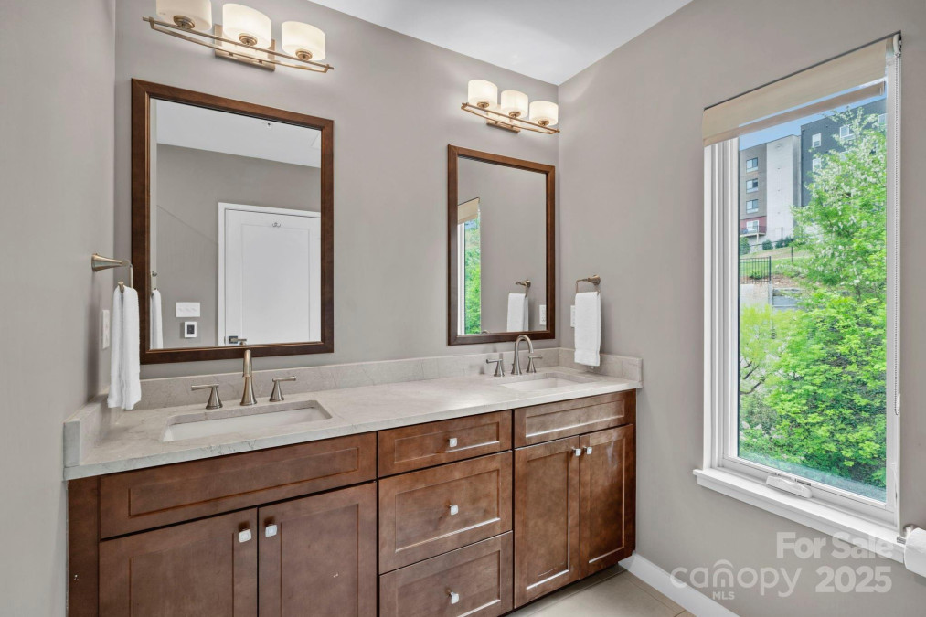 245 Short Coxe Ave Asheville, NC 28801