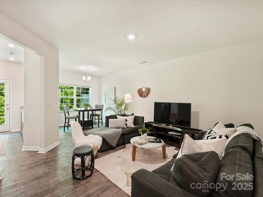 6037 Guildford Hill Ln Charlotte, NC 28215