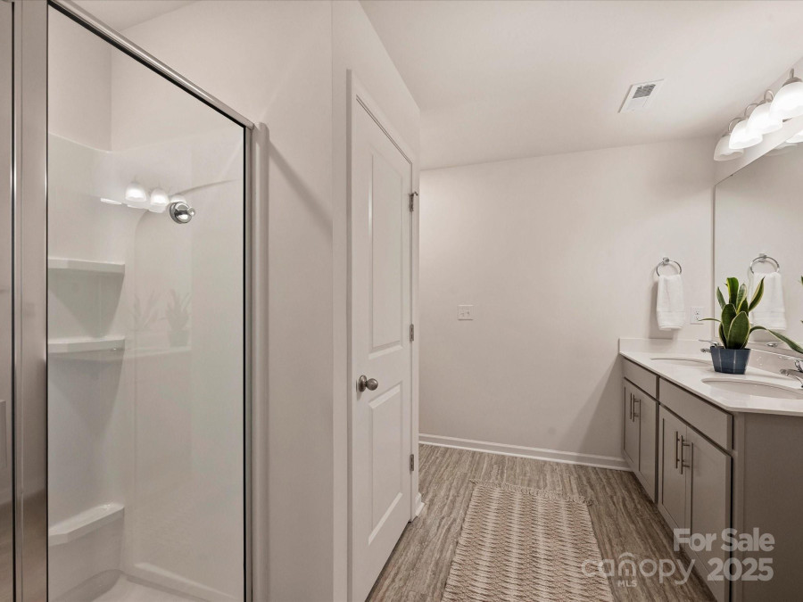 6037 Guildford Hill Ln Charlotte, NC 28215