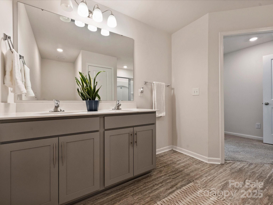 6037 Guildford Hill Ln Charlotte, NC 28215