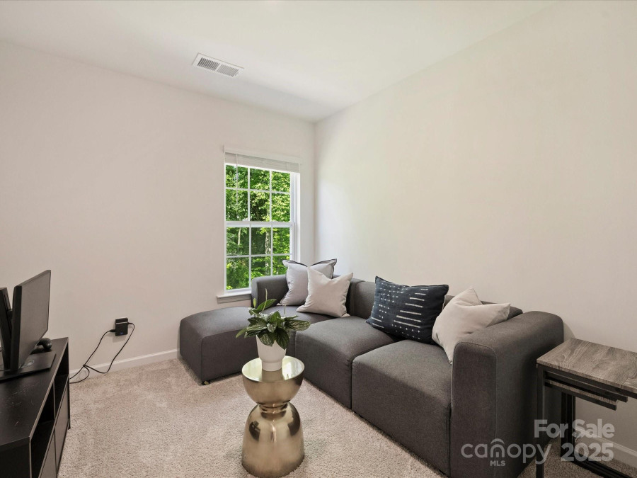 6037 Guildford Hill Ln Charlotte, NC 28215