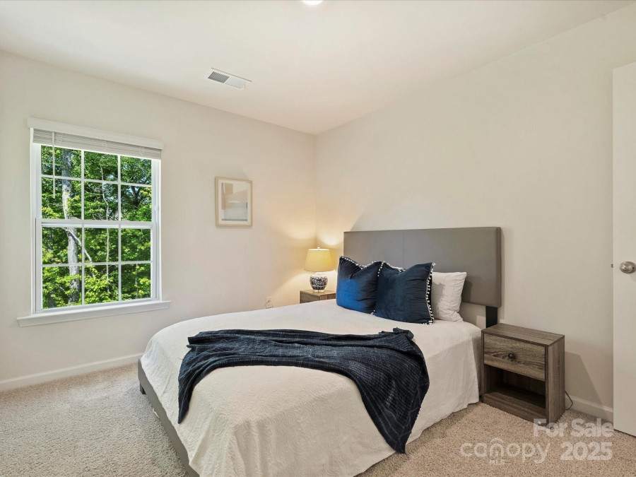 6037 Guildford Hill Ln Charlotte, NC 28215