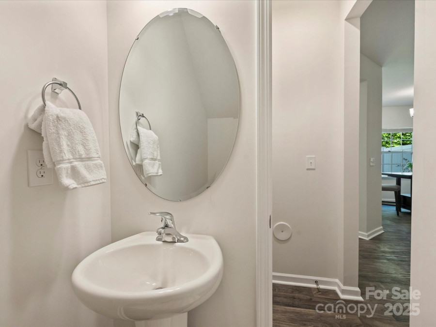 6037 Guildford Hill Ln Charlotte, NC 28215