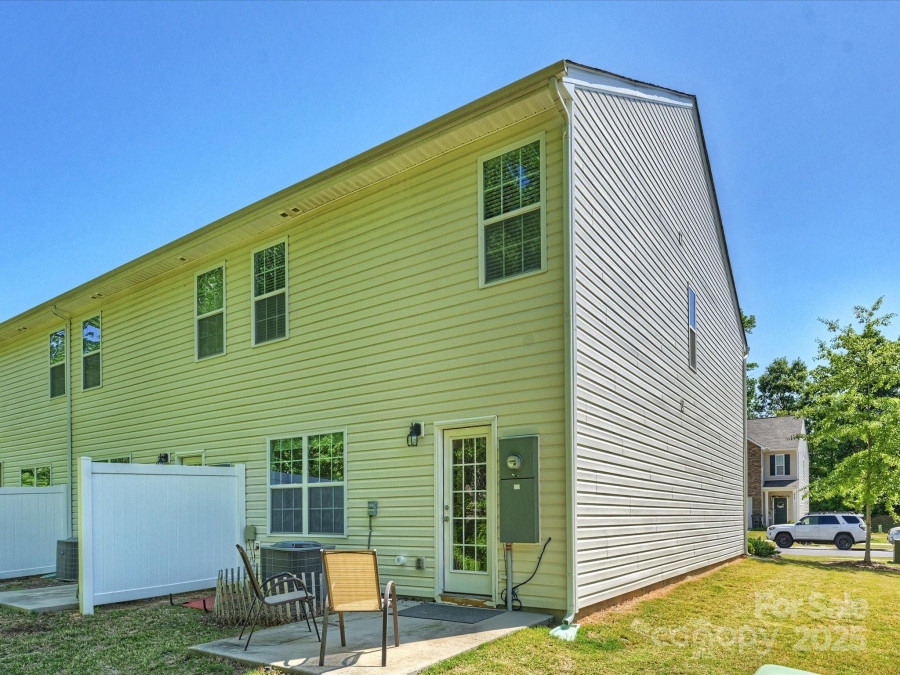 6037 Guildford Hill Ln Charlotte, NC 28215