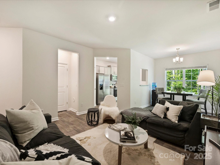 6037 Guildford Hill Ln Charlotte, NC 28215