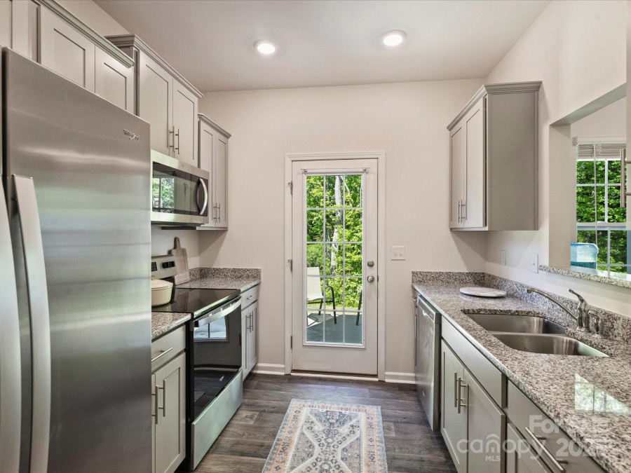 6037 Guildford Hill Ln Charlotte, NC 28215