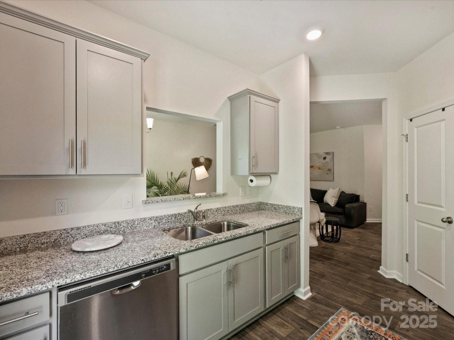 6037 Guildford Hill Ln Charlotte, NC 28215