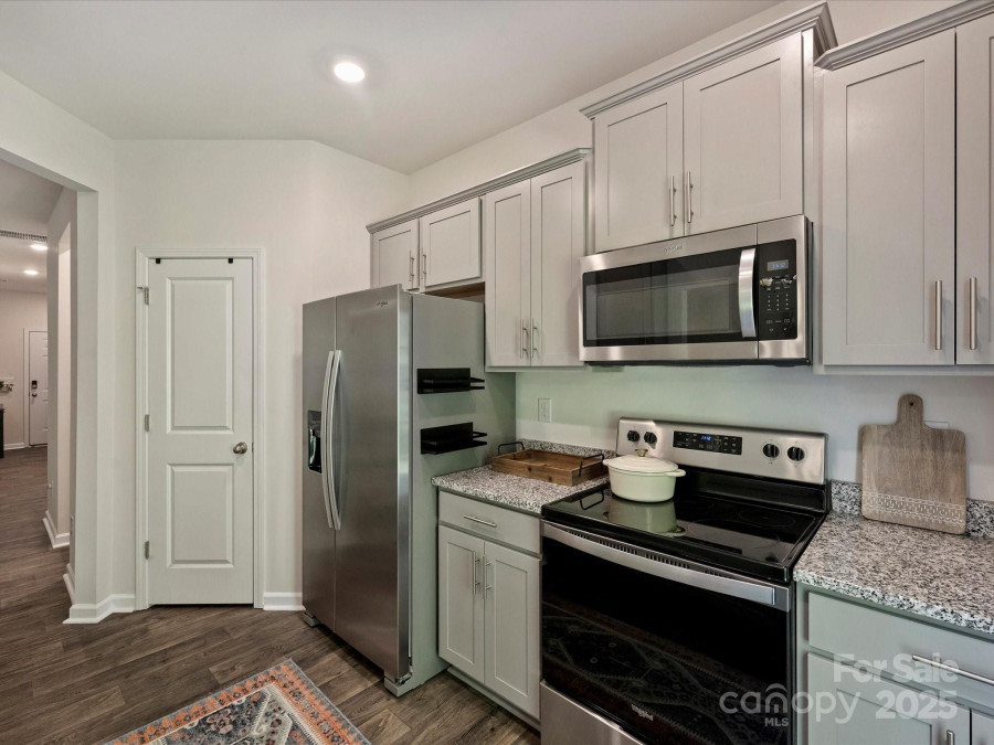 6037 Guildford Hill Ln Charlotte, NC 28215
