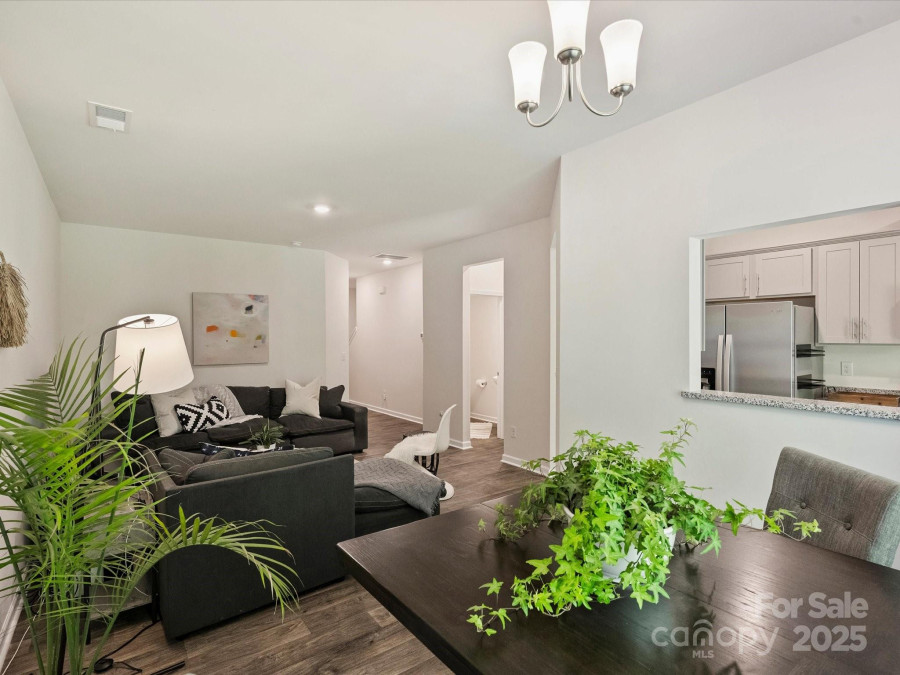 6037 Guildford Hill Ln Charlotte, NC 28215