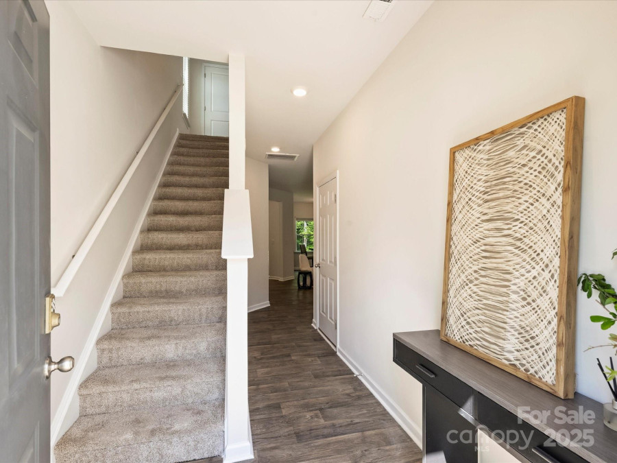 6037 Guildford Hill Ln Charlotte, NC 28215