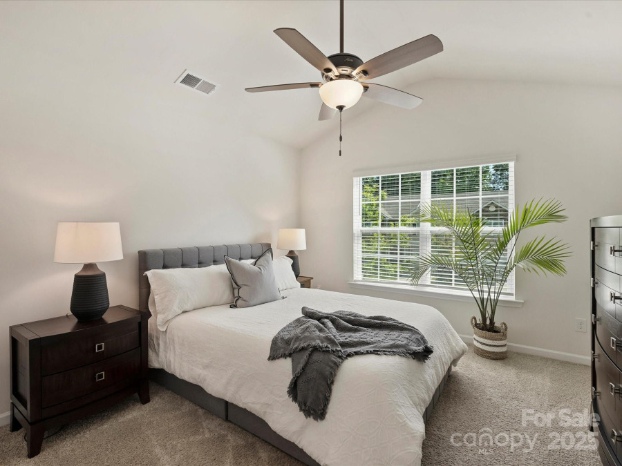 6037 Guildford Hill Ln Charlotte, NC 28215