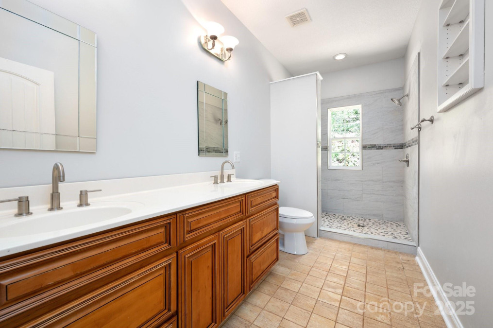 62 Mackenzie Way Swannanoa, NC 28778