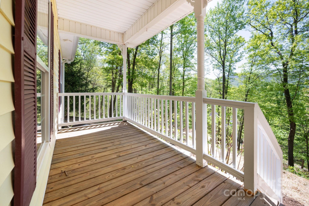 62 Mackenzie Way Swannanoa, NC 28778