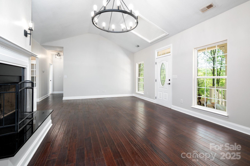 62 Mackenzie Way Swannanoa, NC 28778