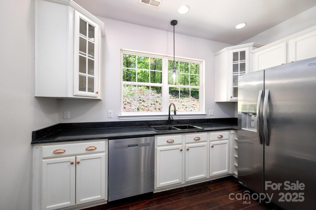 62 Mackenzie Way Swannanoa, NC 28778