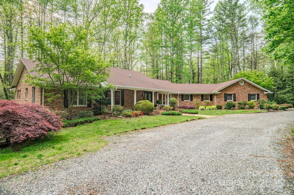 290 Tranquility Pl Hendersonville, NC 28739