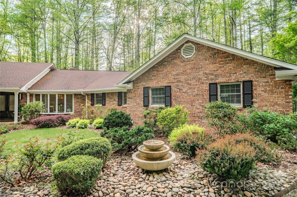 290 Tranquility Pl Hendersonville, NC 28739