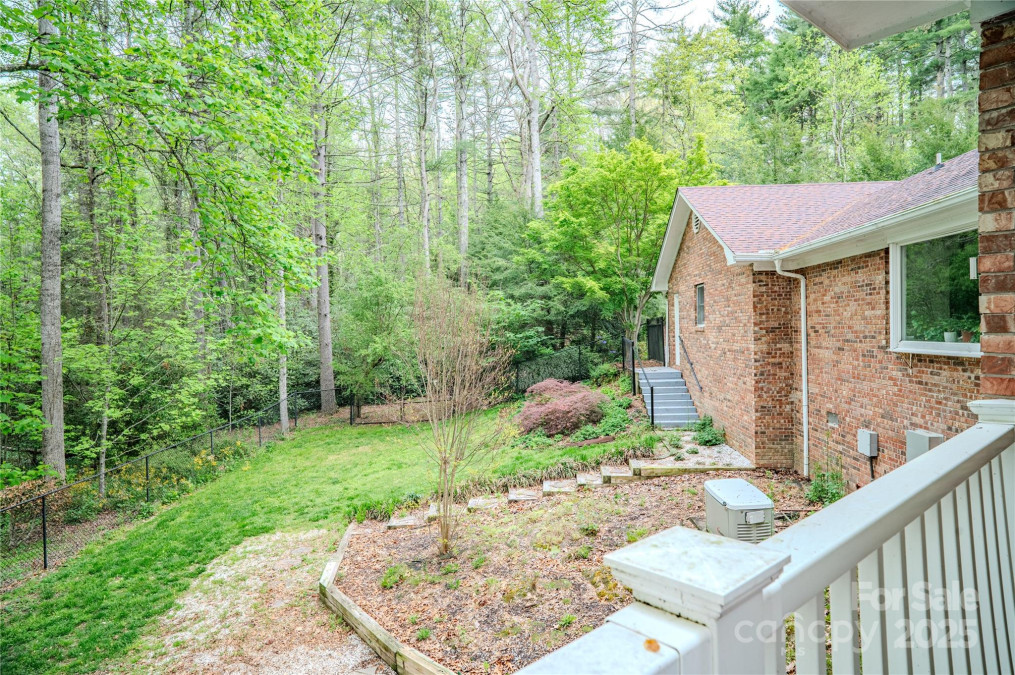 290 Tranquility Pl Hendersonville, NC 28739