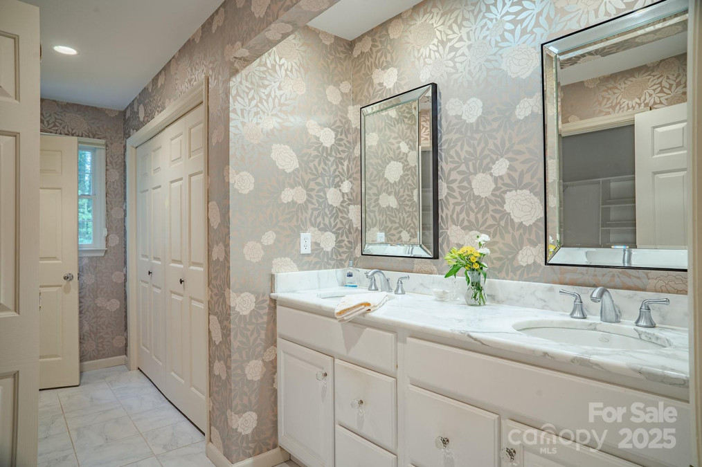 290 Tranquility Pl Hendersonville, NC 28739