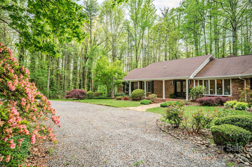 290 Tranquility Pl Hendersonville, NC 28739