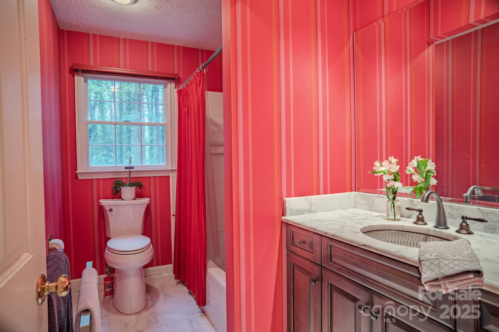 290 Tranquility Pl Hendersonville, NC 28739