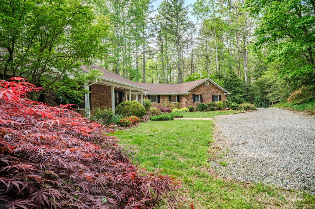290 Tranquility Pl Hendersonville, NC 28739