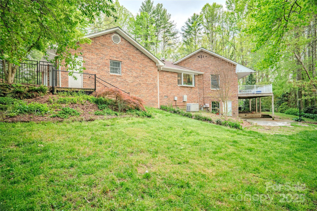 290 Tranquility Pl Hendersonville, NC 28739