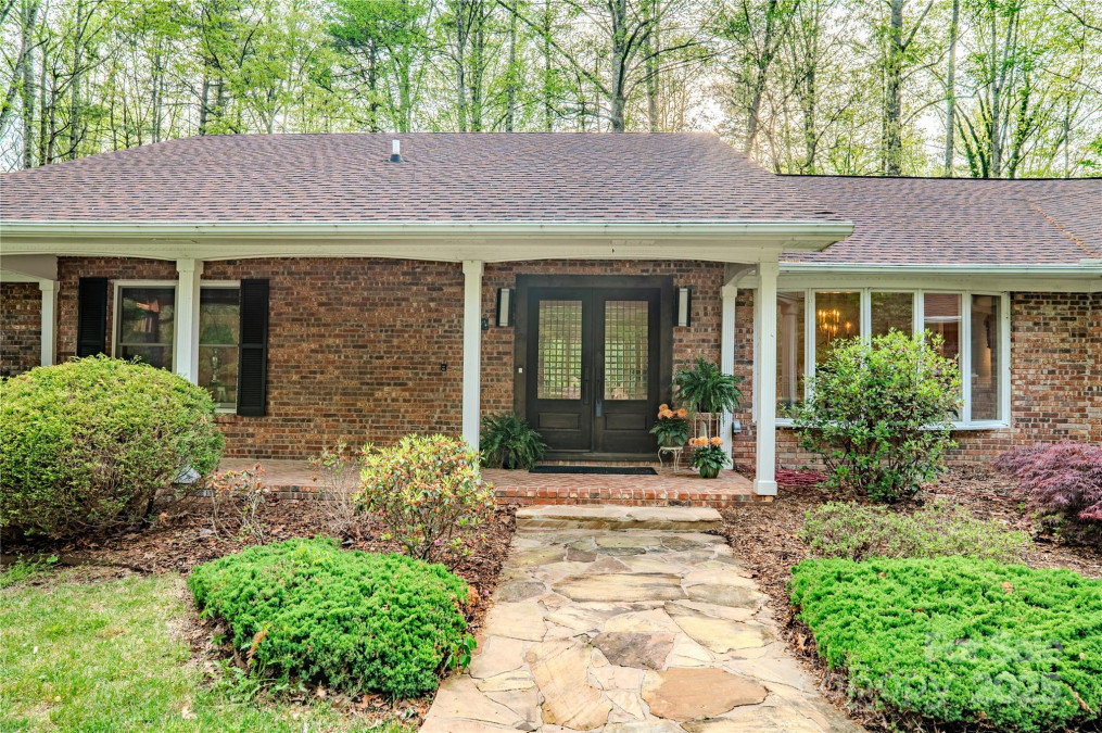 290 Tranquility Pl Hendersonville, NC 28739