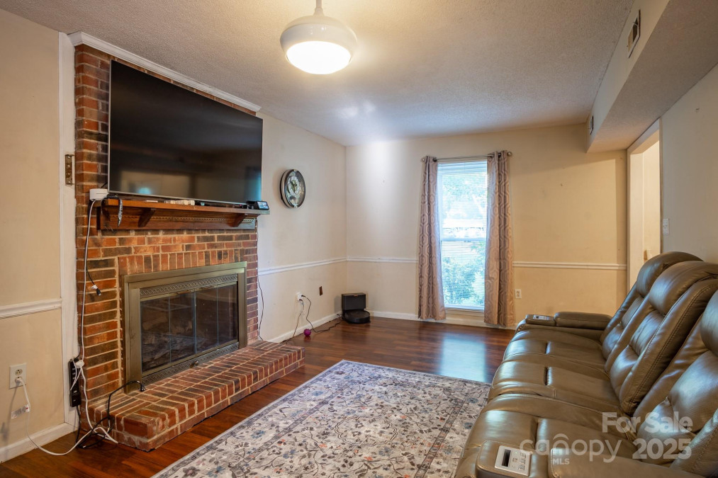 9801 Kent Village Dr Charlotte, NC 28269