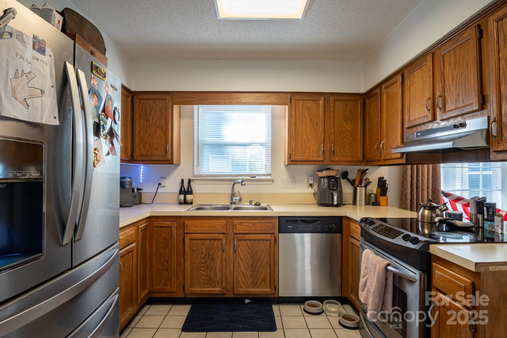 9801 Kent Village Dr Charlotte, NC 28269