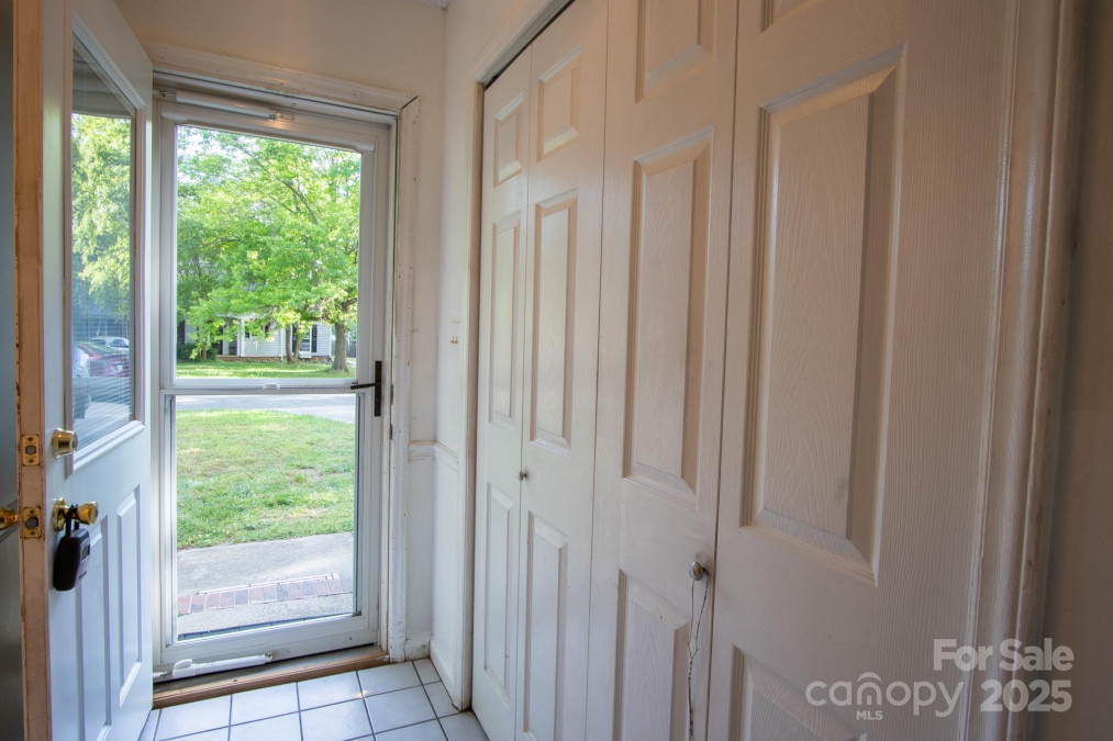 9801 Kent Village Dr Charlotte, NC 28269