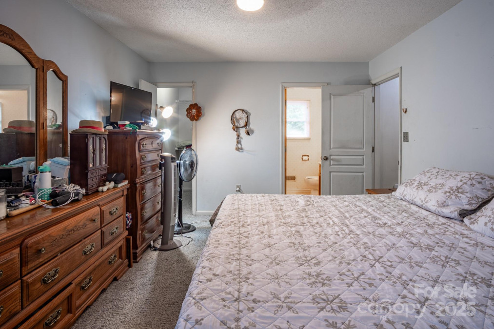 9801 Kent Village Dr Charlotte, NC 28269