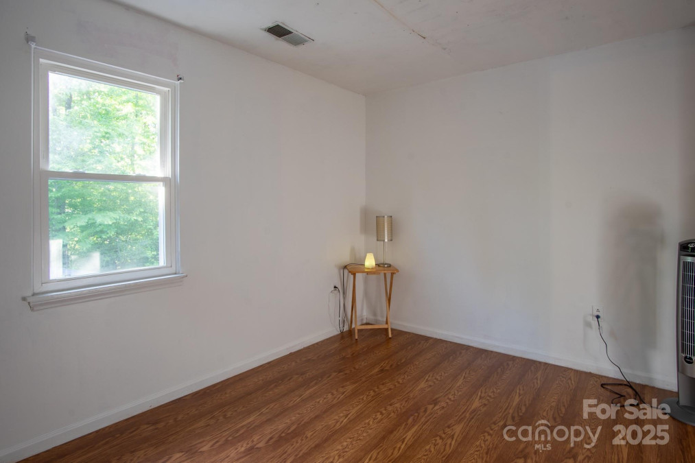 9801 Kent Village Dr Charlotte, NC 28269